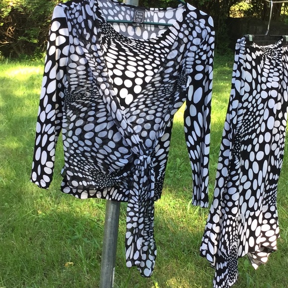 Wild psychedelic polka dotted 2 piece skirt & top. - Picture 2 of 8